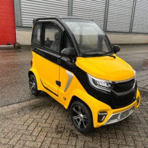 TTZ Electric neįgaliųjų transporto priemonė 1.0 – geltona – visiškai elektrinis mikroautomobilis – 45 km/val. – be vairuotojo pažymėjimo
